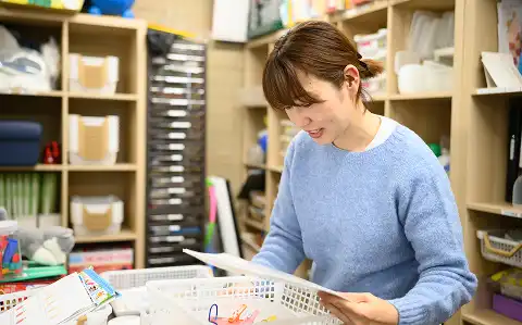 児童指導員の方が働いている様子の写真