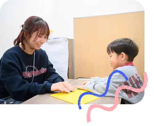 児童指導員が働いている様子の写真